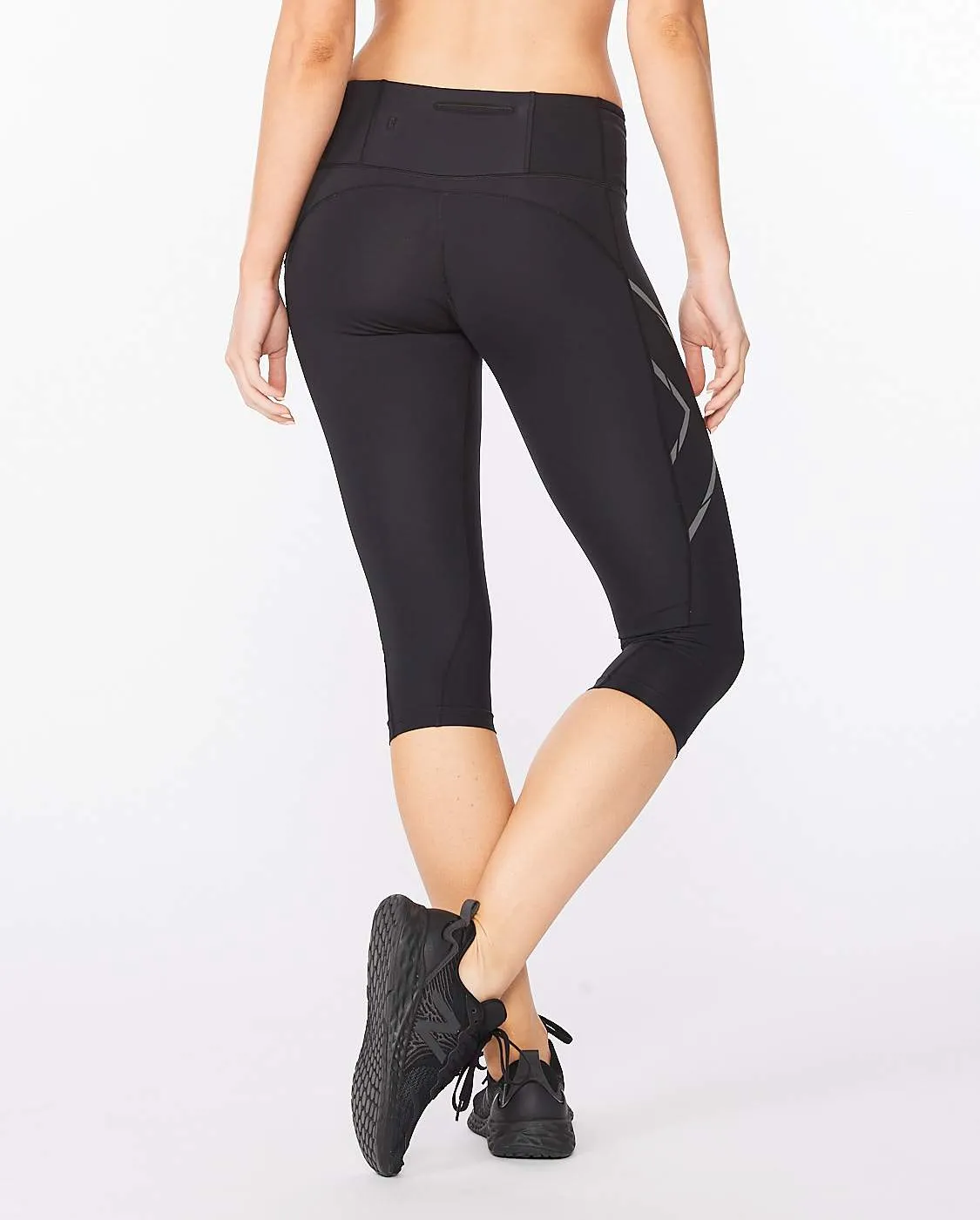 2XU Women Women Light Speed Mid-Rise Compression 3/4 Tights