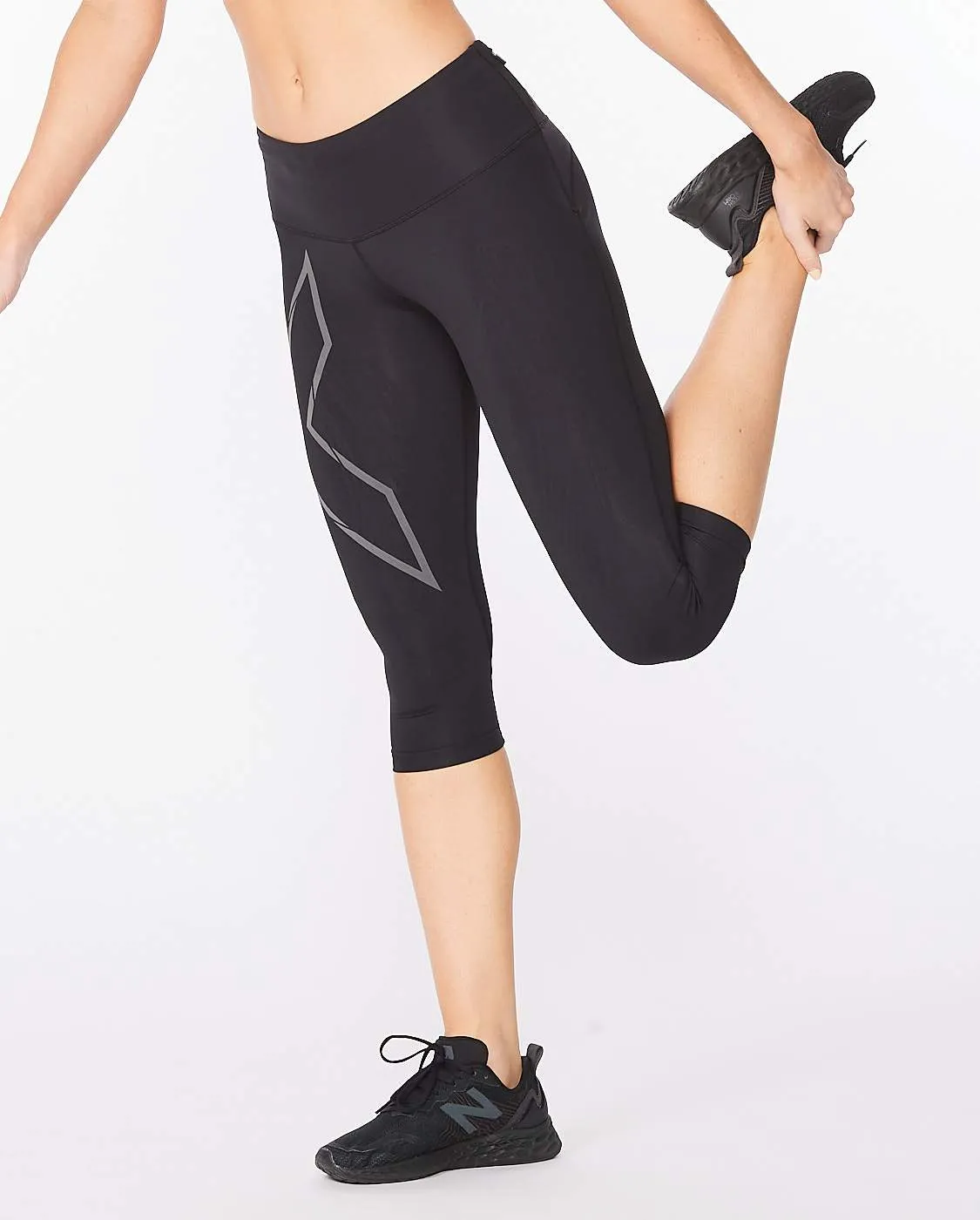 2XU Women Women Light Speed Mid-Rise Compression 3/4 Tights