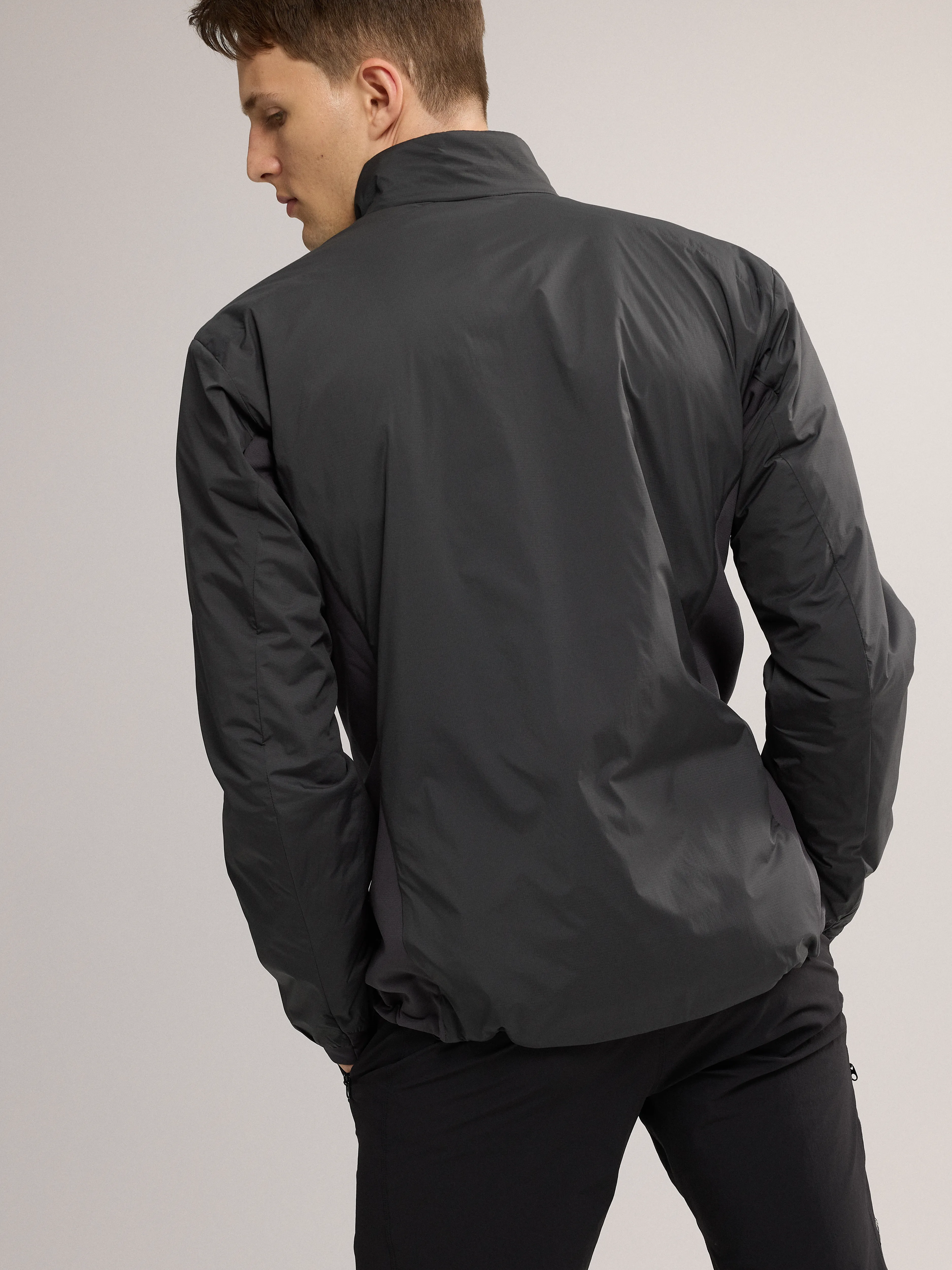 Arc&#x27;teryx Men&#x27;s Atom Jacket Graphite | Buy Arc&#x27;teryx Men&#x27;s Atom Jacket Graphite here | Outnorth