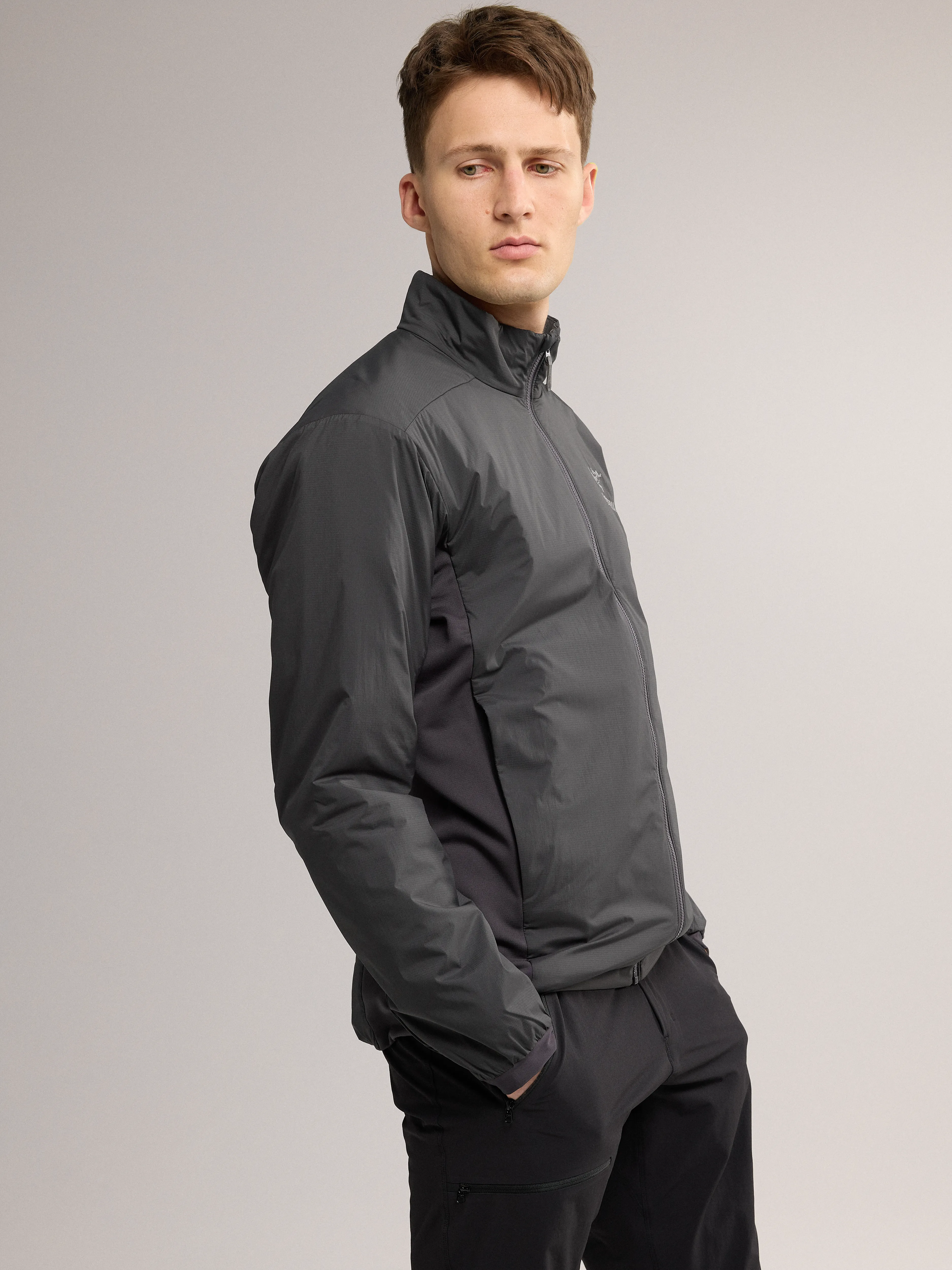 Arc&#x27;teryx Men&#x27;s Atom Jacket Graphite | Buy Arc&#x27;teryx Men&#x27;s Atom Jacket Graphite here | Outnorth