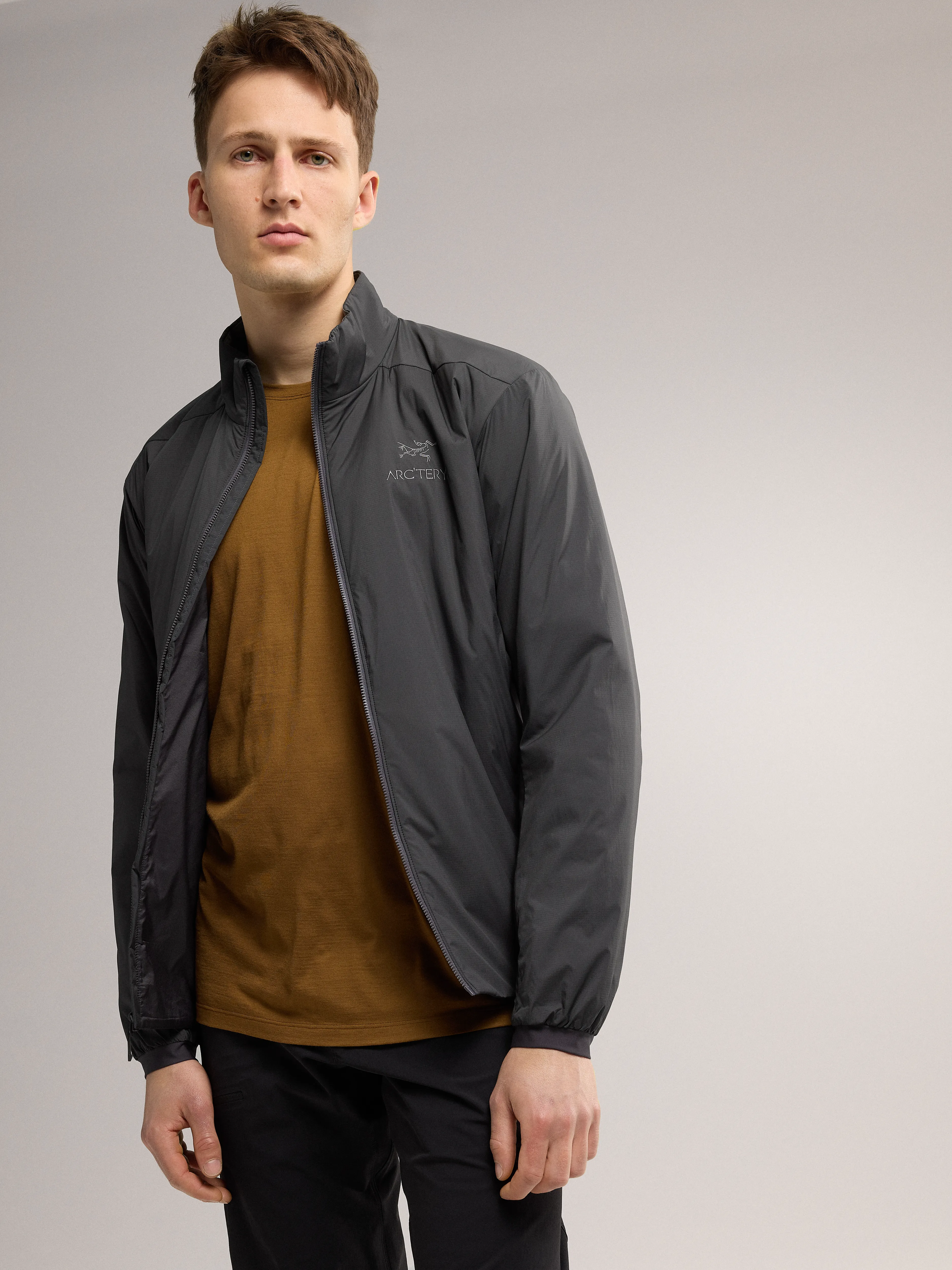 Arc&#x27;teryx Men&#x27;s Atom Jacket Graphite | Buy Arc&#x27;teryx Men&#x27;s Atom Jacket Graphite here | Outnorth