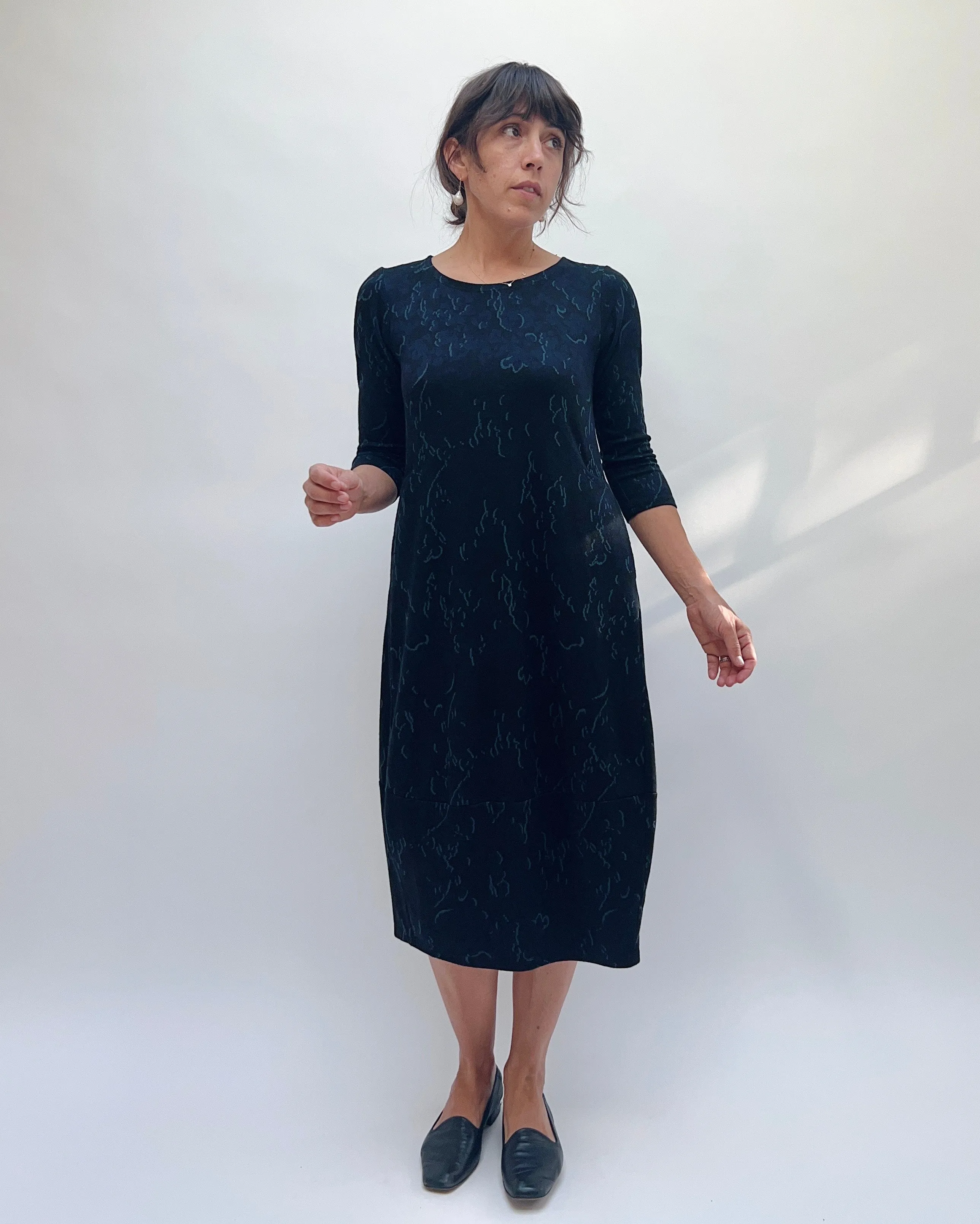 Cut Loose | 3/4 Sleeve Fleur De Lis Dress in Nightsky