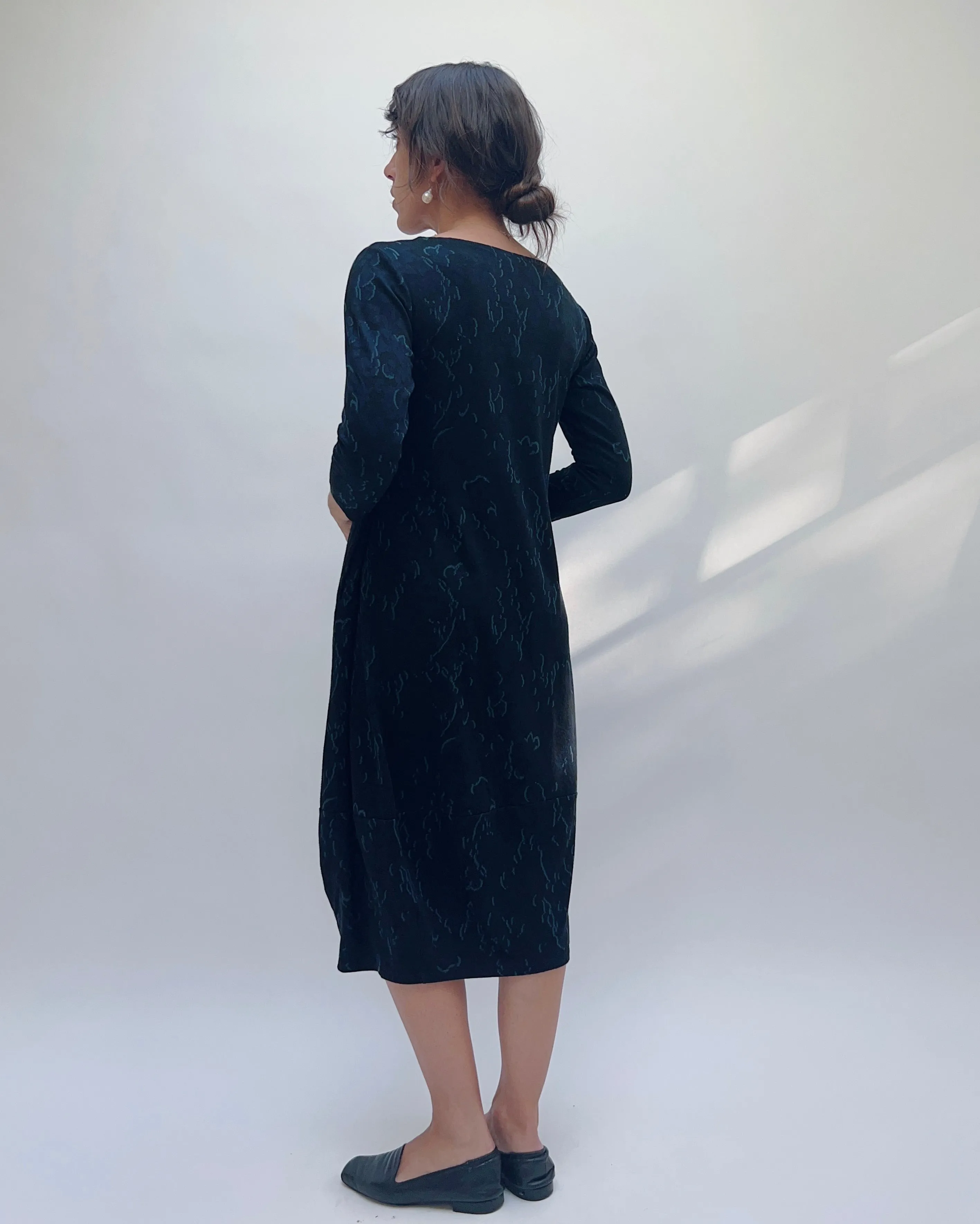 Cut Loose | 3/4 Sleeve Fleur De Lis Dress in Nightsky