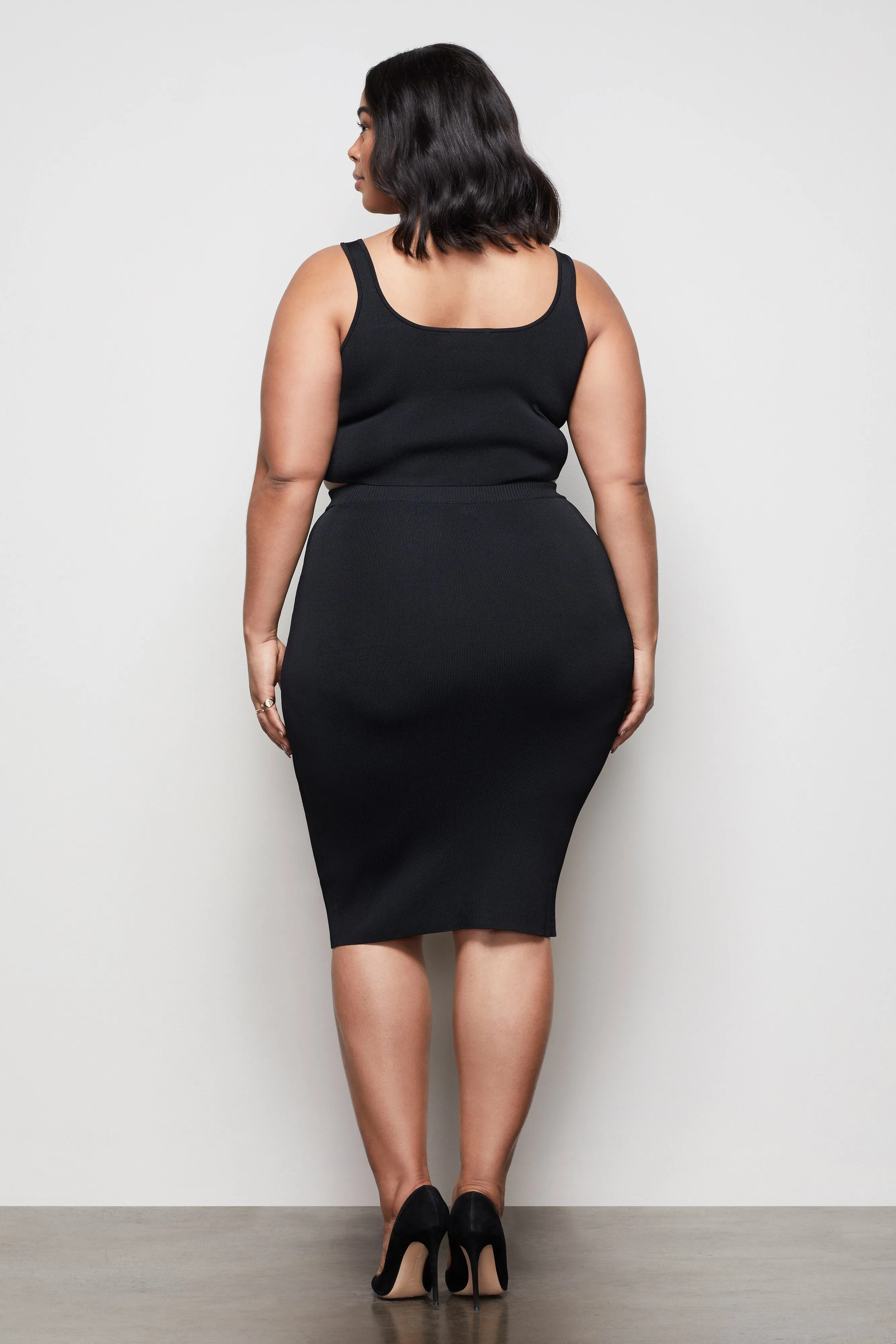 THE CONTOURED TANK TOP | BLACK001