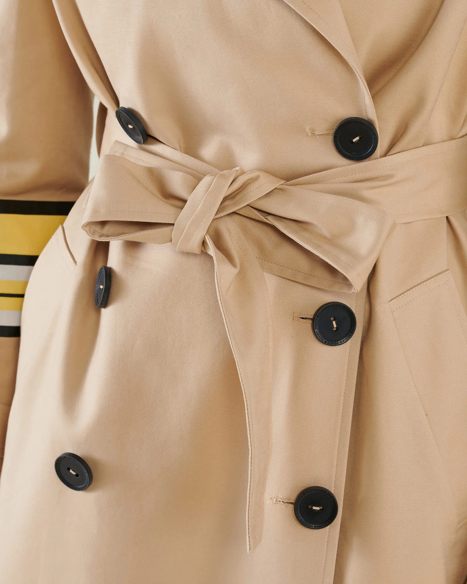Trench coat with edge with volant
