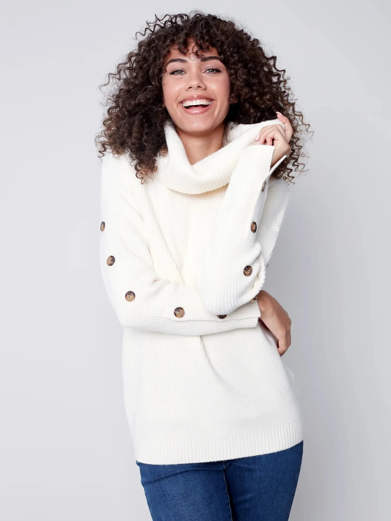 TURTLENECK WITH BUTTON SLEEVE DETAIL
