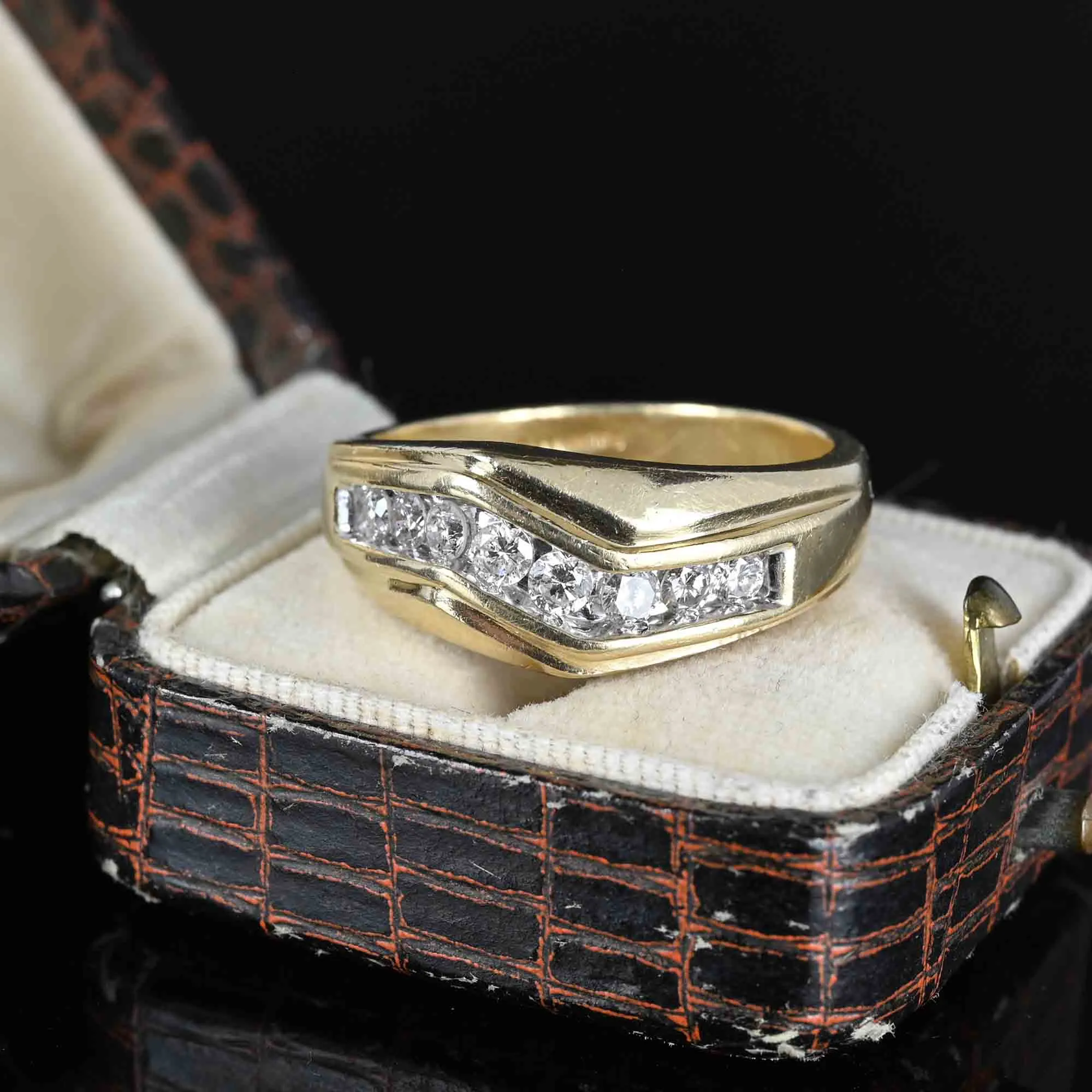 Vintage Zig Zag Diamond Band Ring in 14K Gold