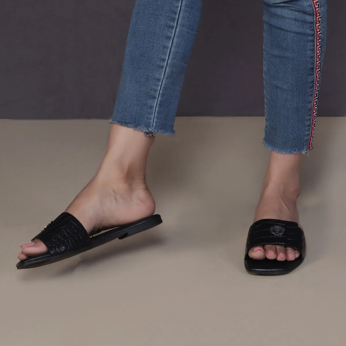 Women's Freeway Velcro Adjustable Strap Croco Deep Cut Textured Black Leather Slide In Slipper