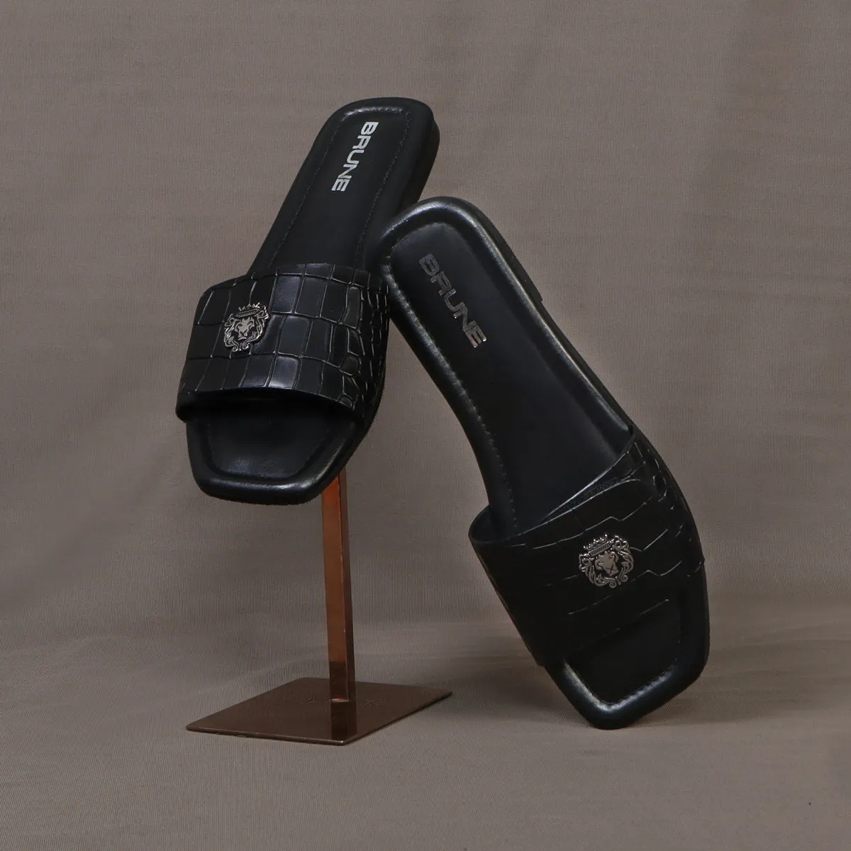 Women's Freeway Velcro Adjustable Strap Croco Deep Cut Textured Black Leather Slide In Slipper