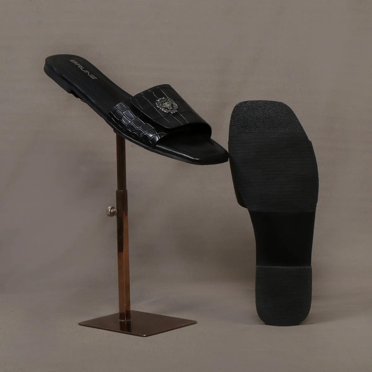 Women's Freeway Velcro Adjustable Strap Croco Deep Cut Textured Black Leather Slide In Slipper