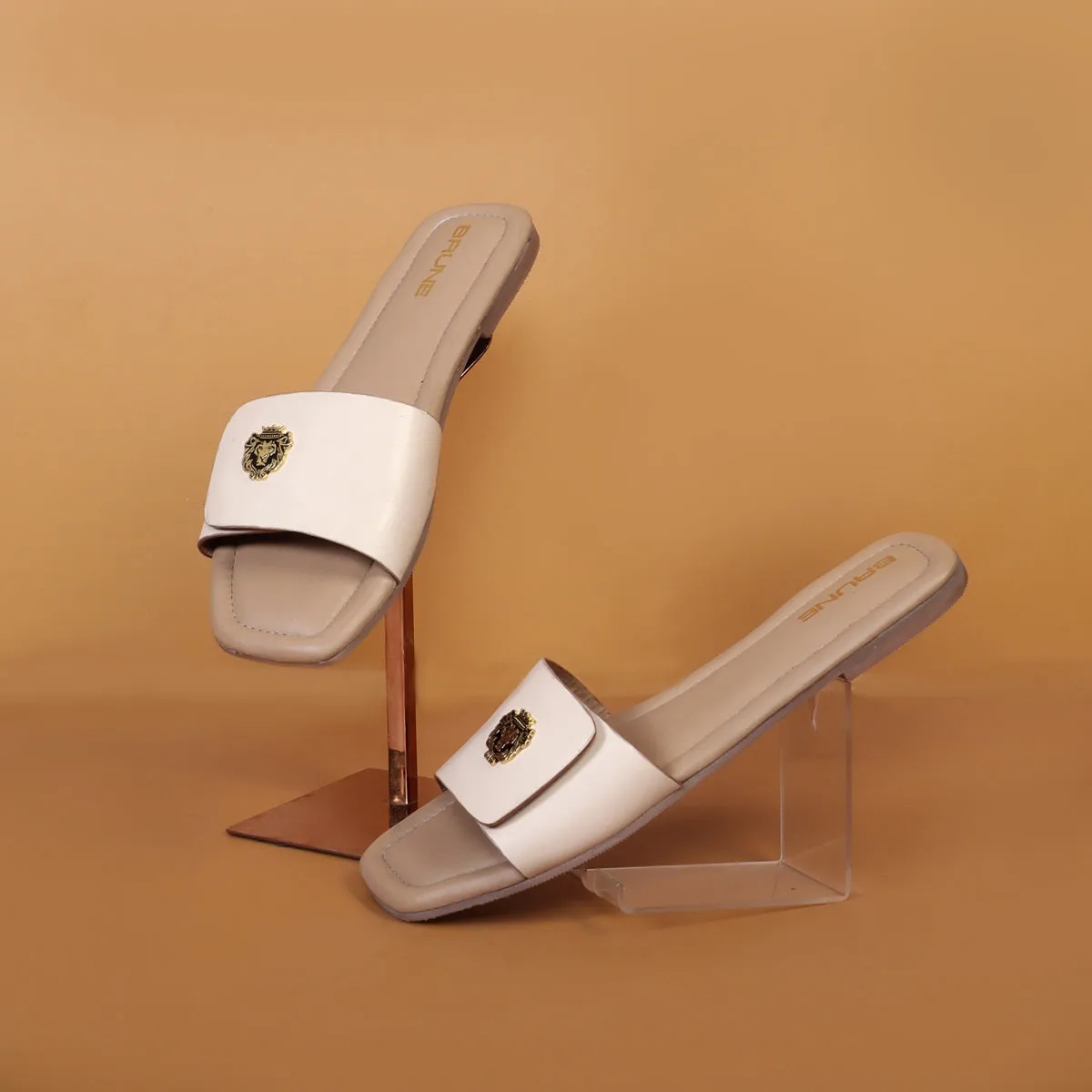 Women'S Freeway Velcro Adjustable Strap With Metal Lion Beige Leather Slide In Slipper By Brune & Bareskin